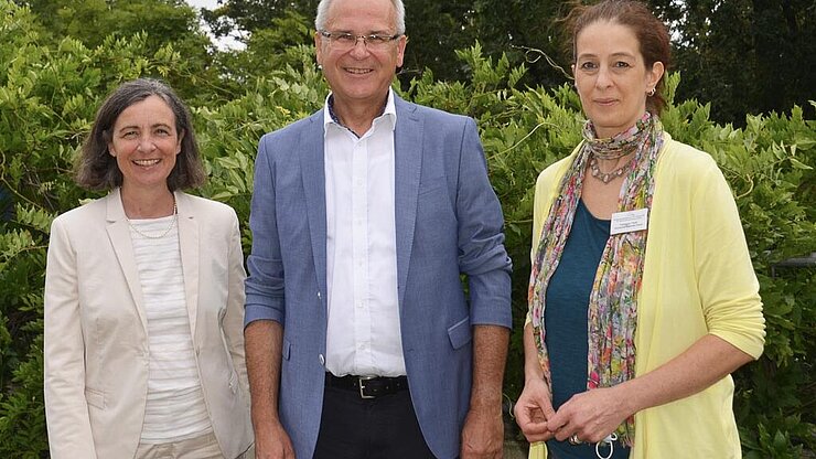 Gruppenbild der drei Psychoonkologinnen und des Psychoonkologen, die im St. Vicnenz-Krankenhaus Limburg tätig sind.
