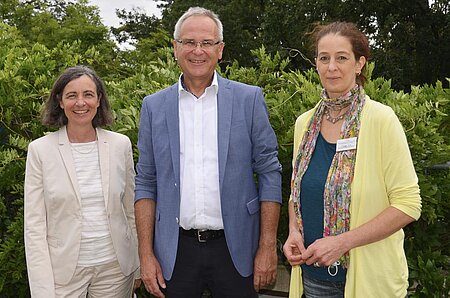 Gruppenbild der drei Psychoonkologinnen und des Psychoonkologen, die im St. Vicnenz-Krankenhaus Limburg tätig sind.