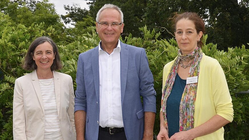 Gruppenbild der drei Psychoonkologinnen und des Psychoonkologen, die im St. Vicnenz-Krankenhaus Limburg tätig sind.